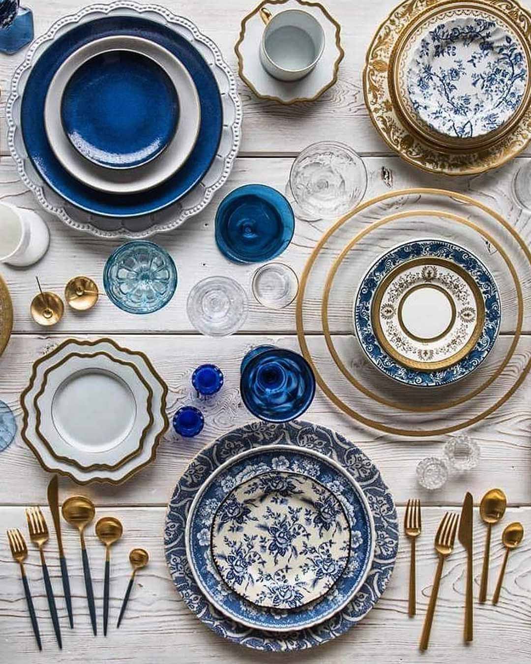 winter wedding colors table decor navy blue gold