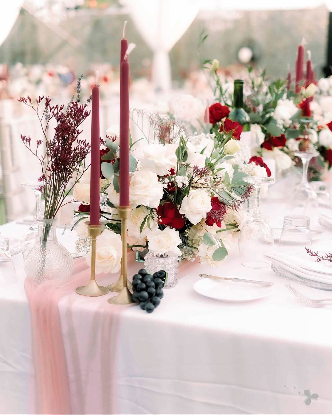how to choose wedding colors burgundy grape table