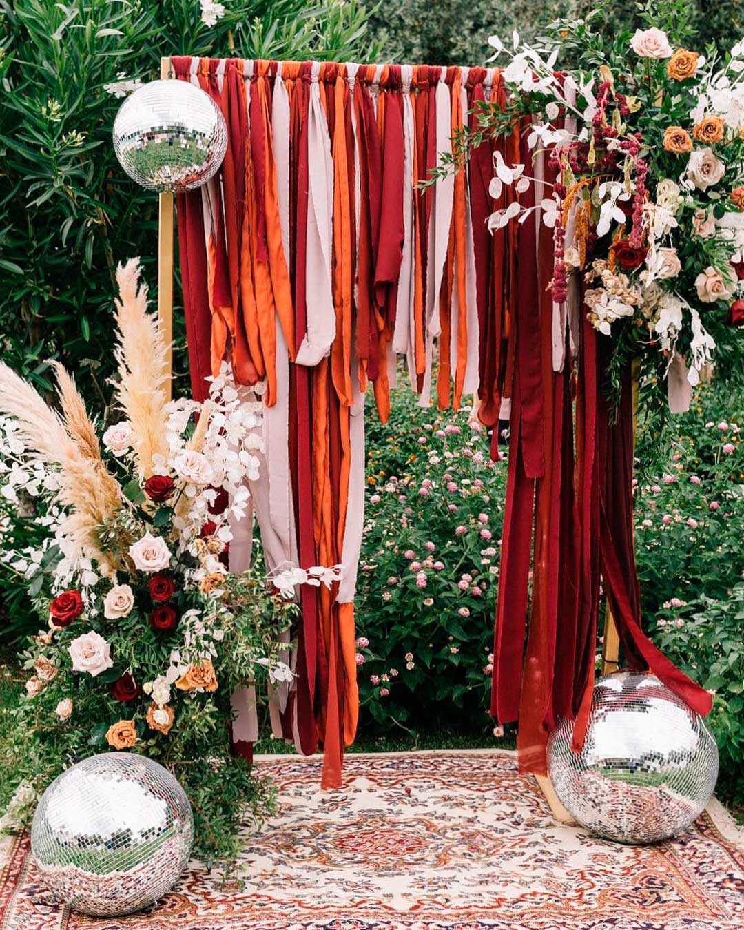 how to choose wedding colors silver arch