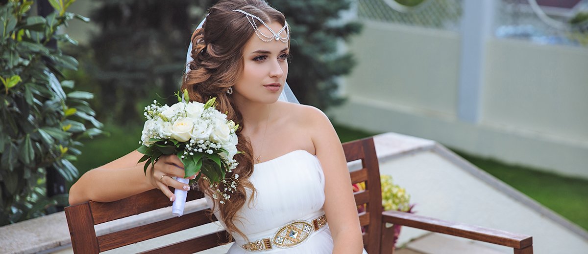 21 Greek Wedding Dresses: Goddesses Styles + FAQs