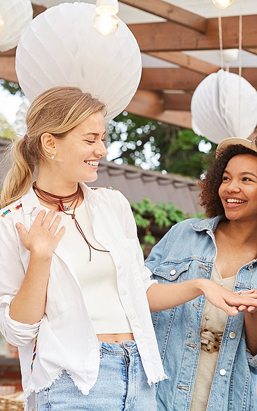 how to plan a bachelorette party friends looking at engagement ring featured