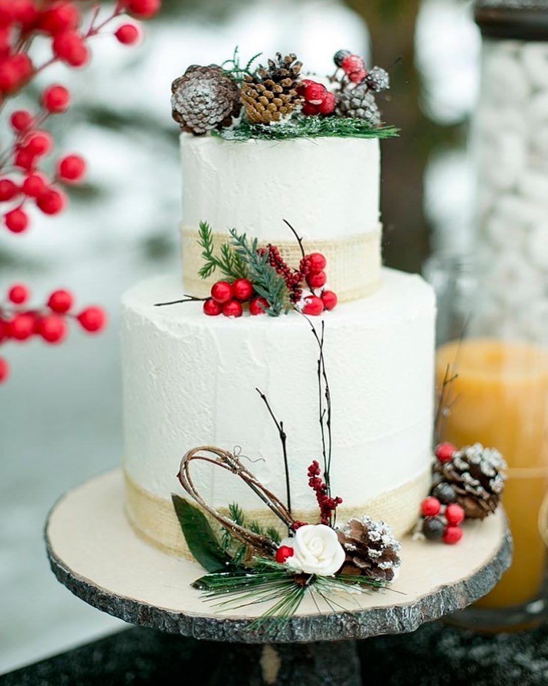 christmas-wedding-ideas-cake-decor-berries-twobirdsnewyork