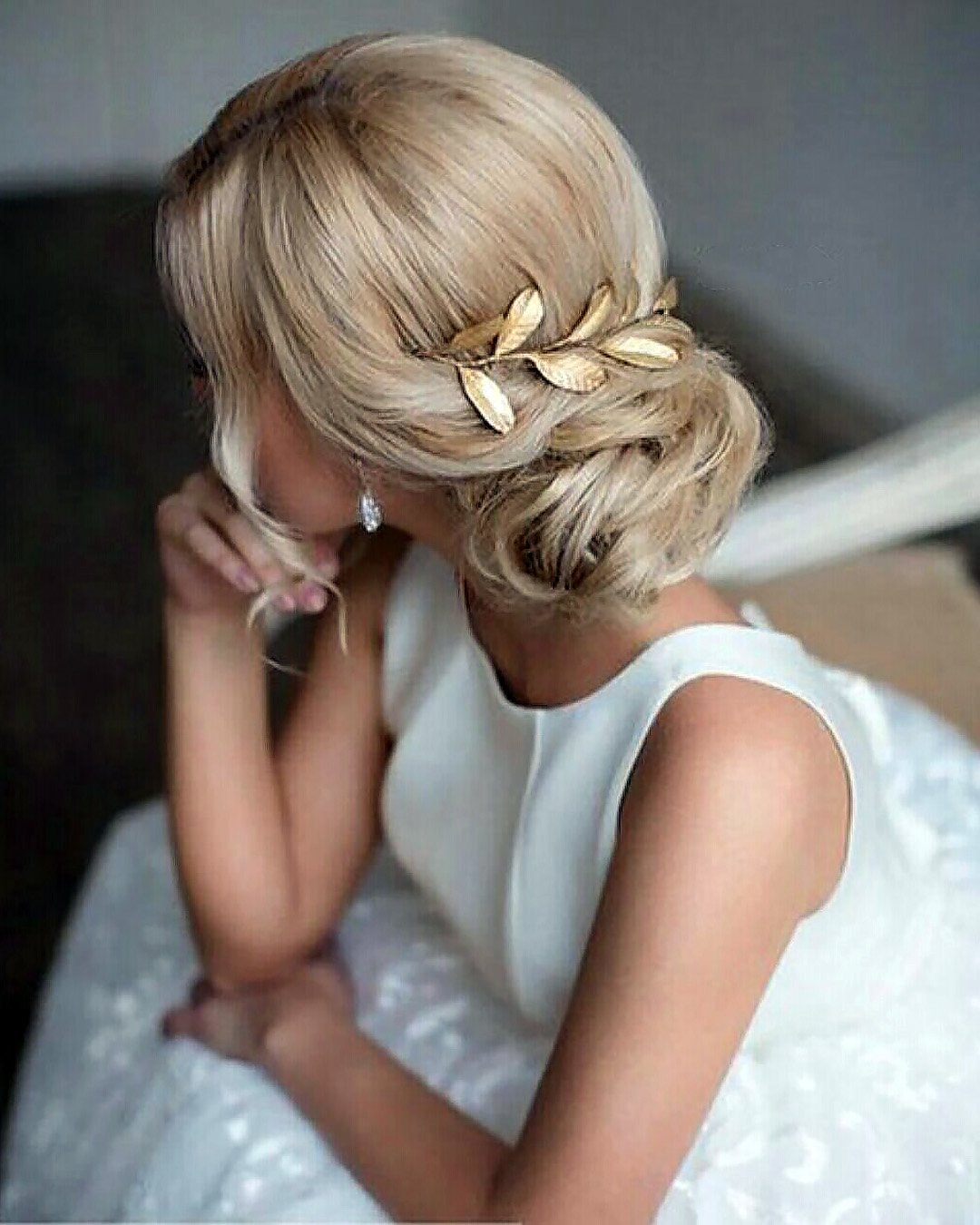 mother of the bride hairstyles low blonde bun with gold pin elstile