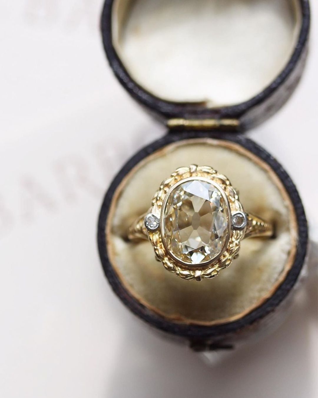 oval engagement rings with vintage details rings4