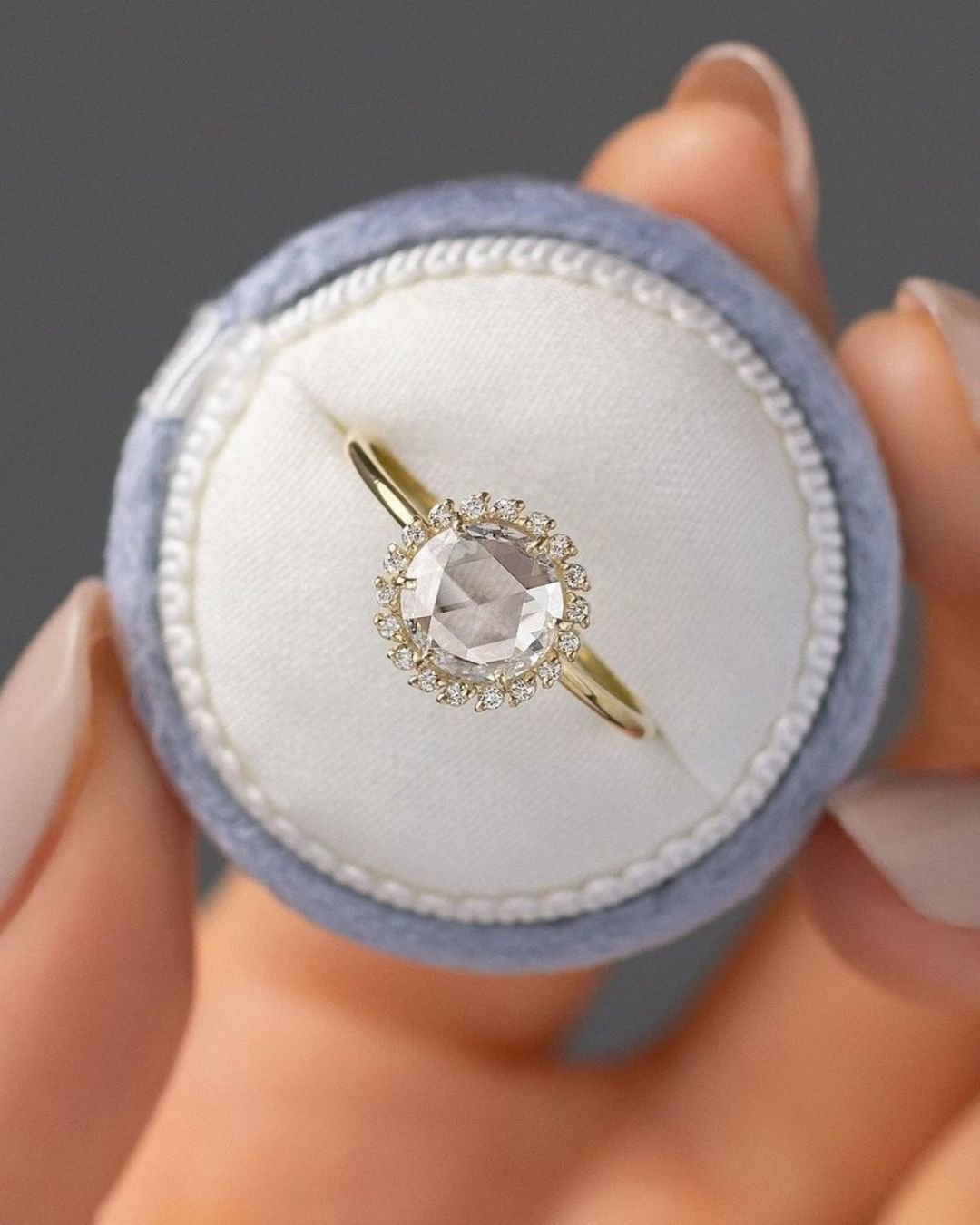 simple engagement rings round cut diamond