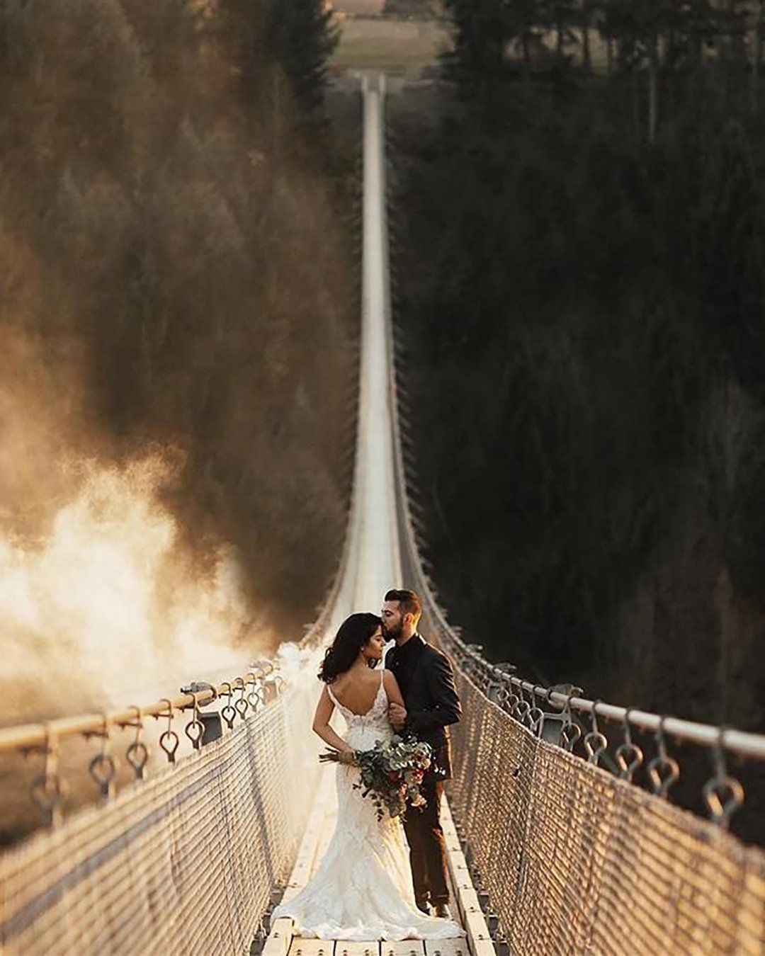 creative wedding photo ideas poses couple on bridge sbingraphy