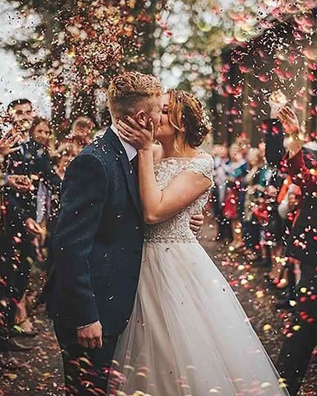 creative wedding photo ideas poses creative wedding kiss yourockphotographers