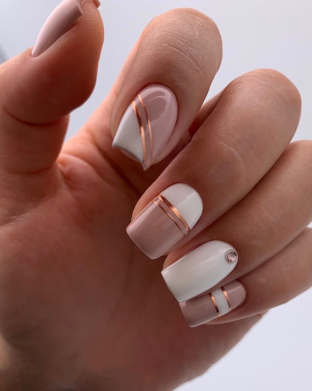 nail design wedding pink white gold stripes lyasha_nevskaya