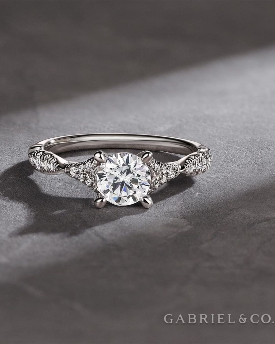 round engagement rings diamond rings3