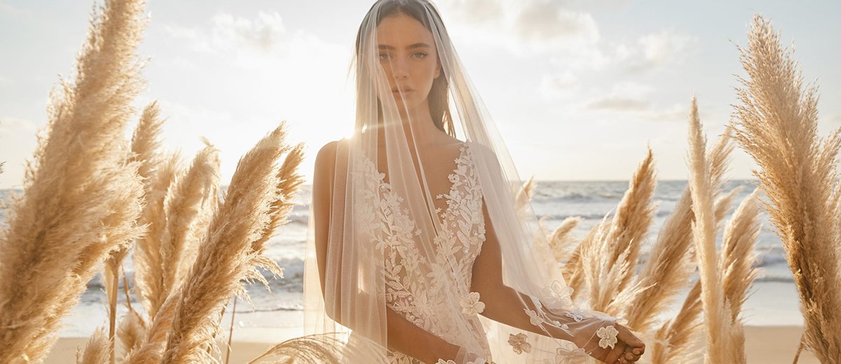 27 Sexy Wedding Dresses Ideas + Tips / Advice