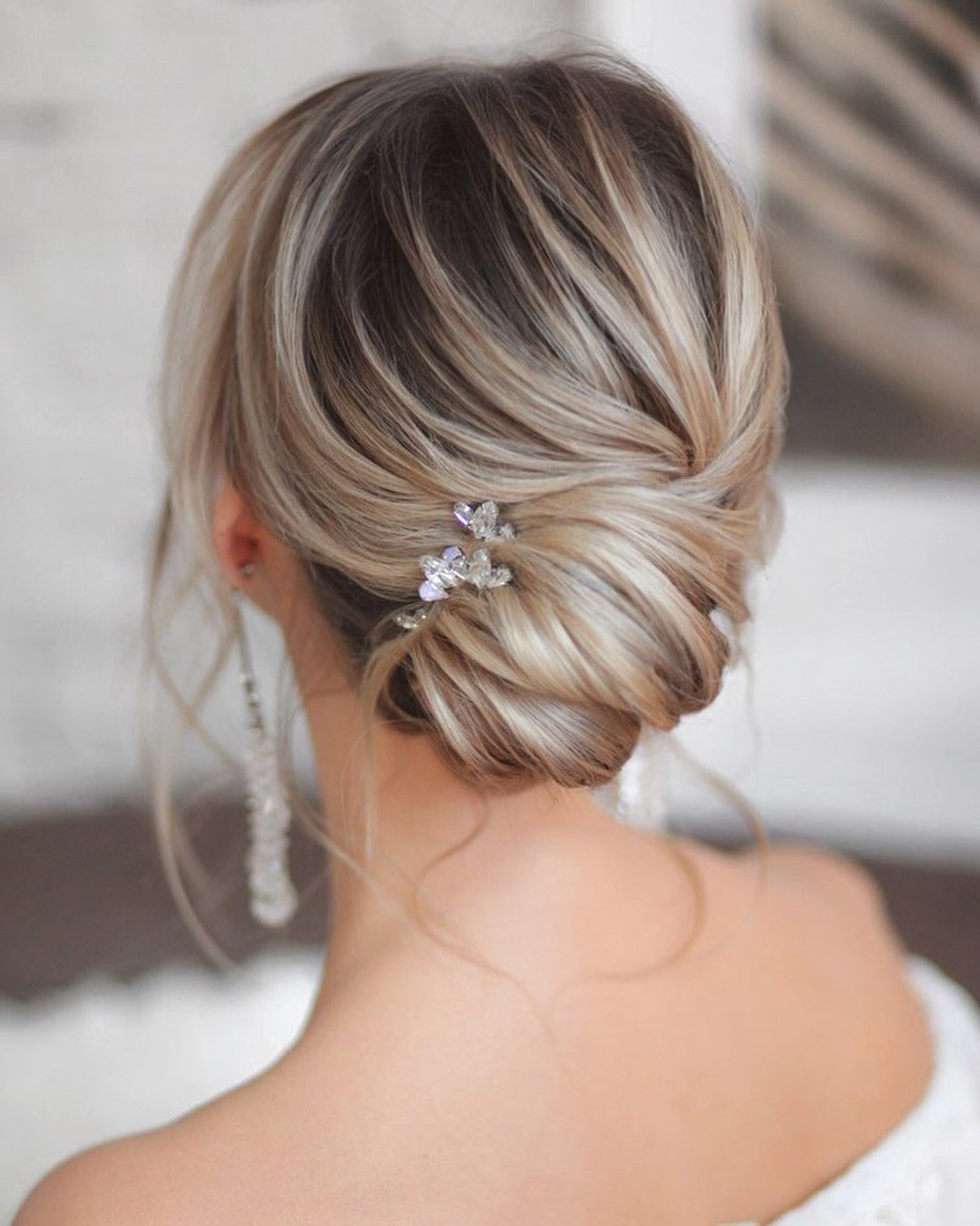 Essential Guide To Wedding Hairstyles For Long Hair