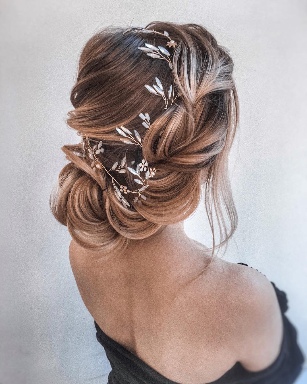 wedding hairstyles for thin hair textured updo olesya_zemskova