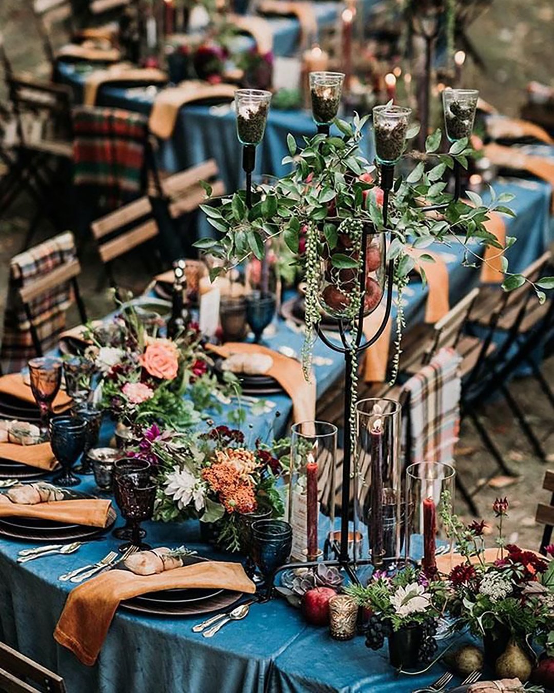 wedding table decorations long zig zag outdoor with greenery and flowers and fruits joshhartmanphotography