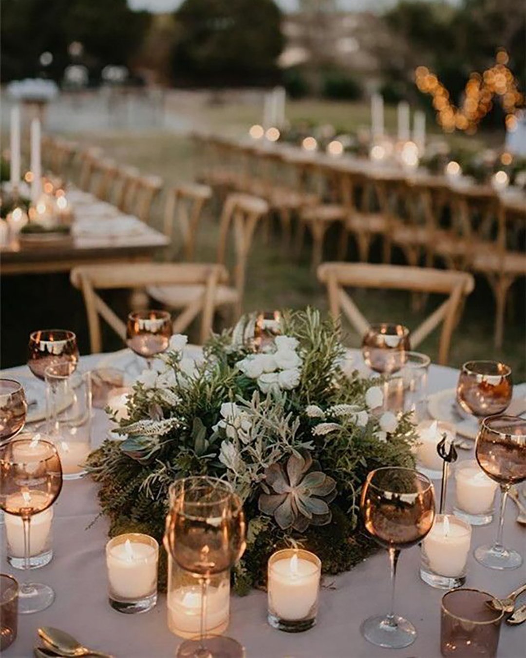 wedding table decorations round with greeneryand cadles paulinaweddings