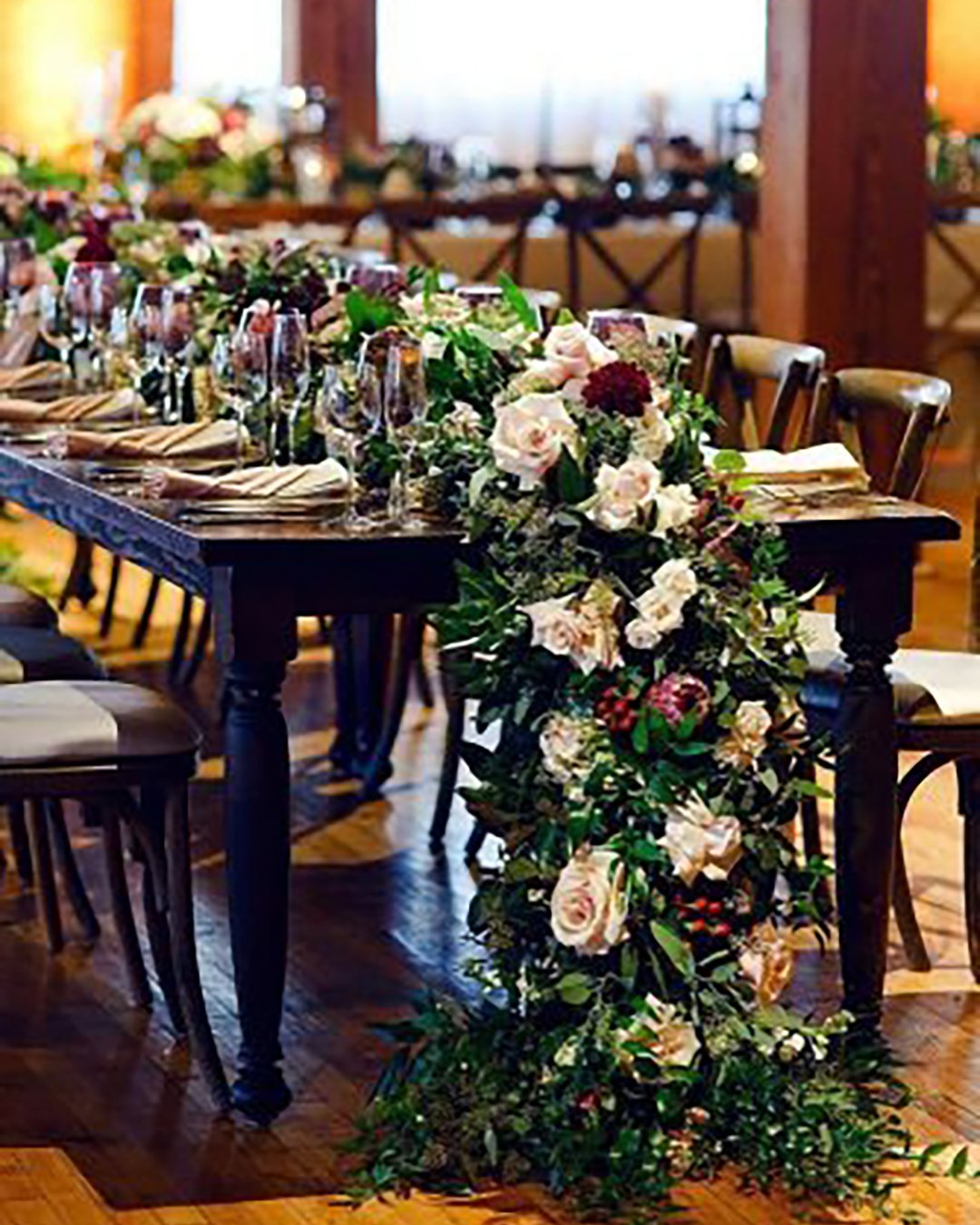 wedding table decorations tablerunner with roses and greenery studiothisisphotography