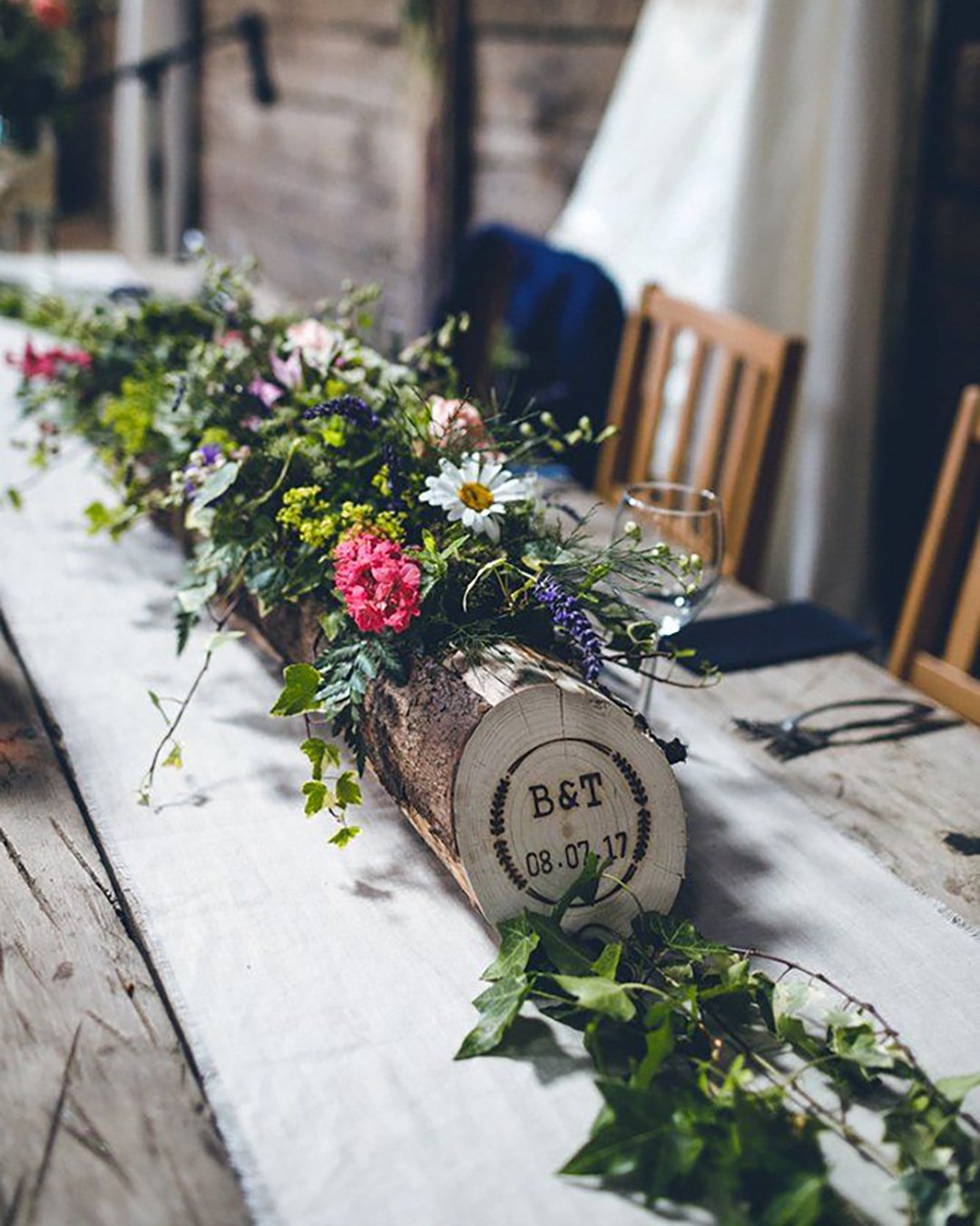 wedding table decorations wooden stump with greenery wildflower photography
