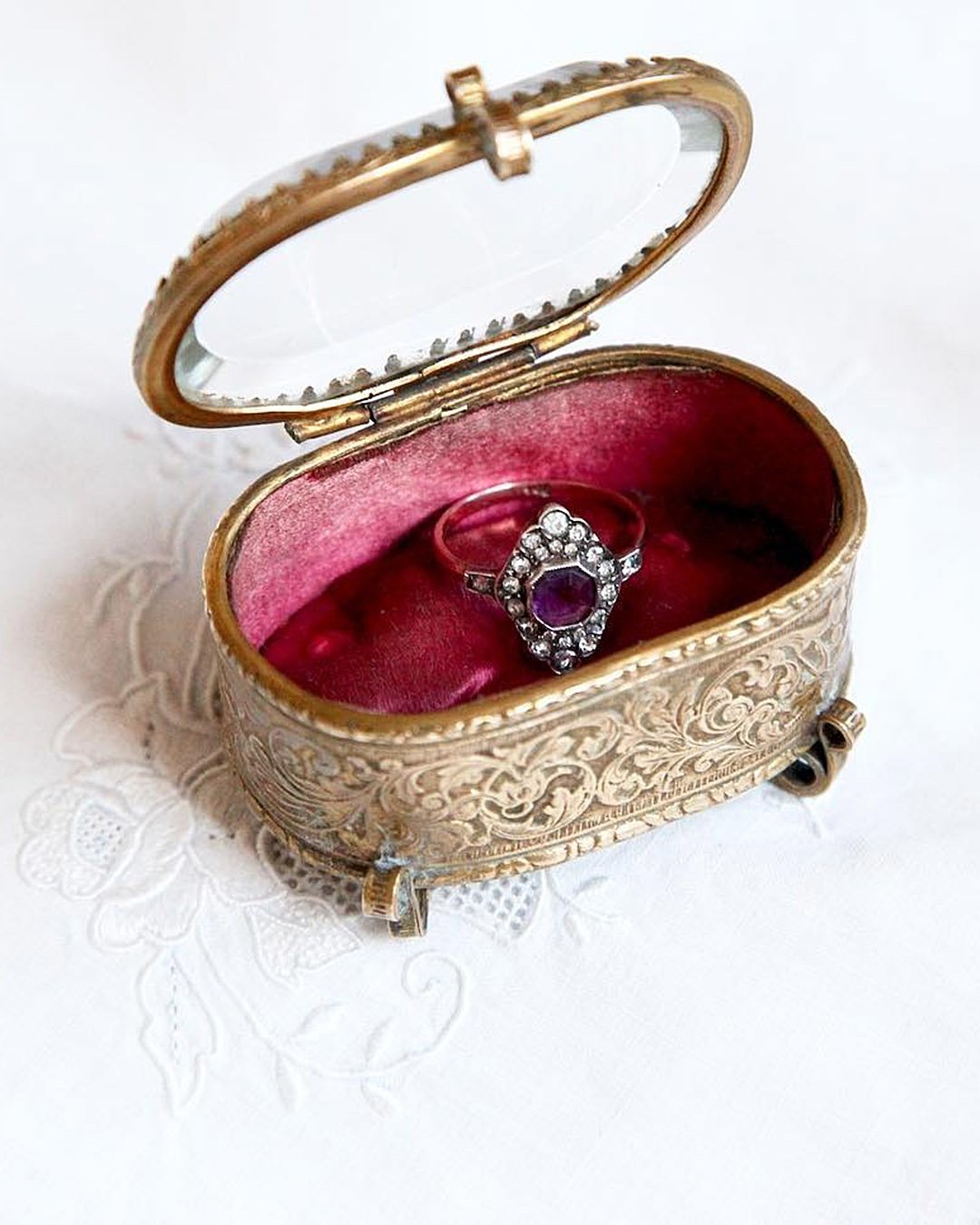 RED FANCY TEXTURED SINGLE RING BOX 