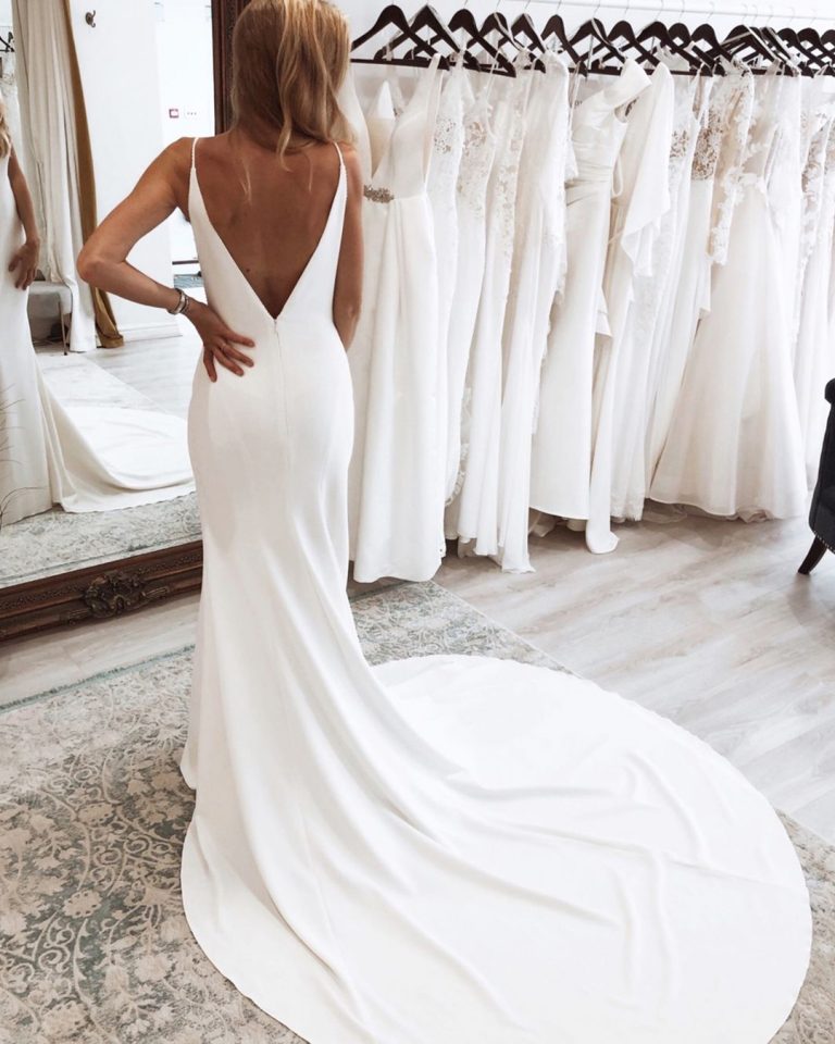 24 Breathtaking Low Back Wedding Dresses