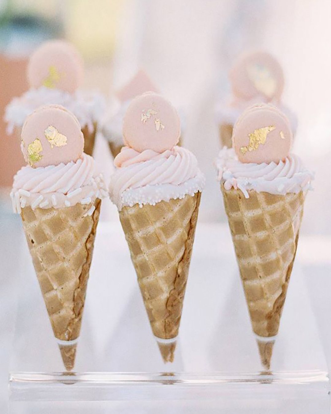 non traditional wedding dessert ideas ice cream pink macaroons kelseaholderphoto via instagram