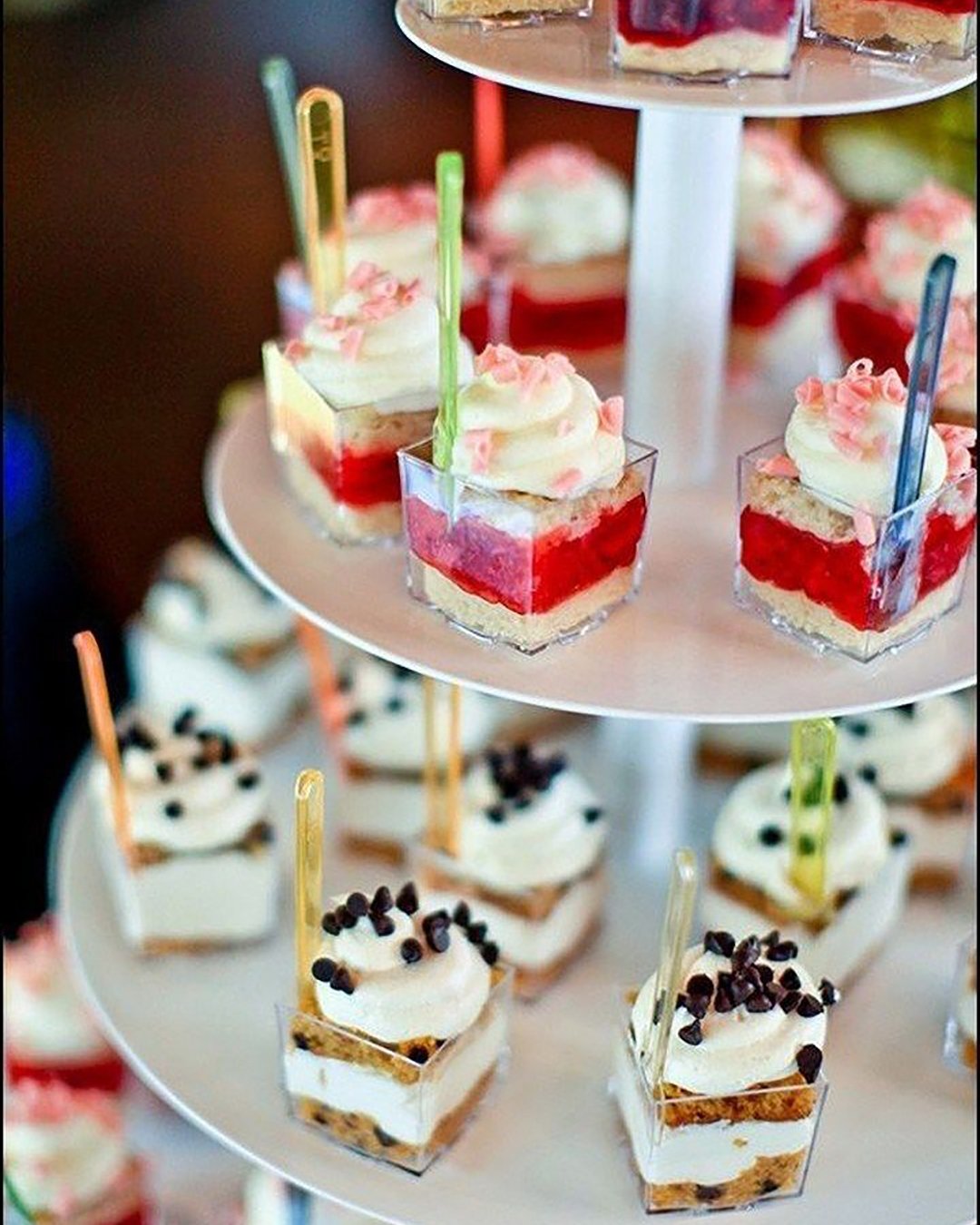 non traditional wedding dessert ideas tasty wedding shooters with berries azulphotography