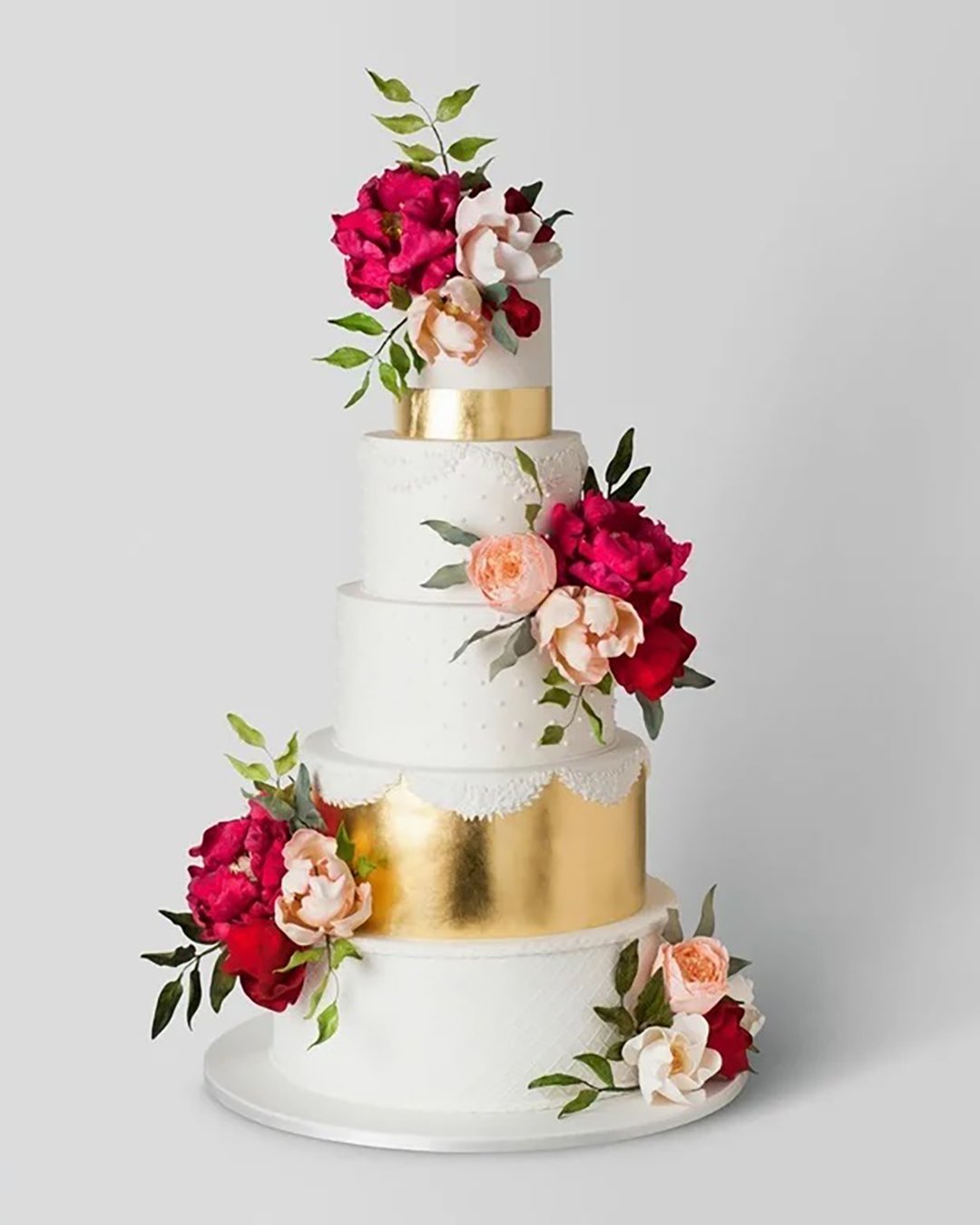 simple elegant chic wedding cakes floral cake with gold cake ink