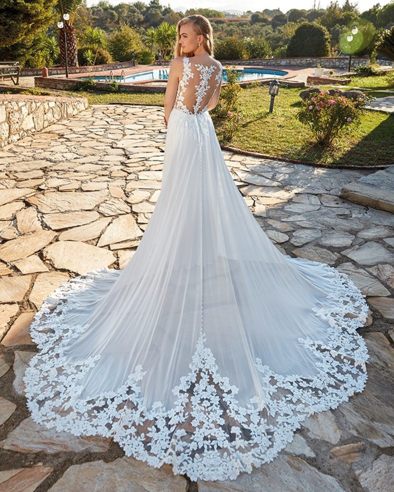 Tattoo Effect Wedding Dresses To Impress Your Guests