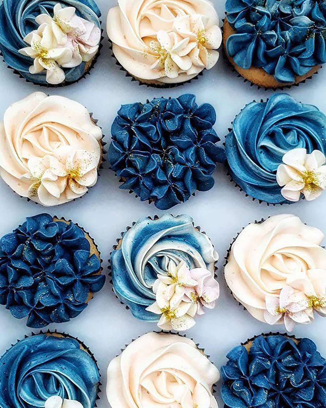 unique wedding cupcake blue and white with flower décor bakerp