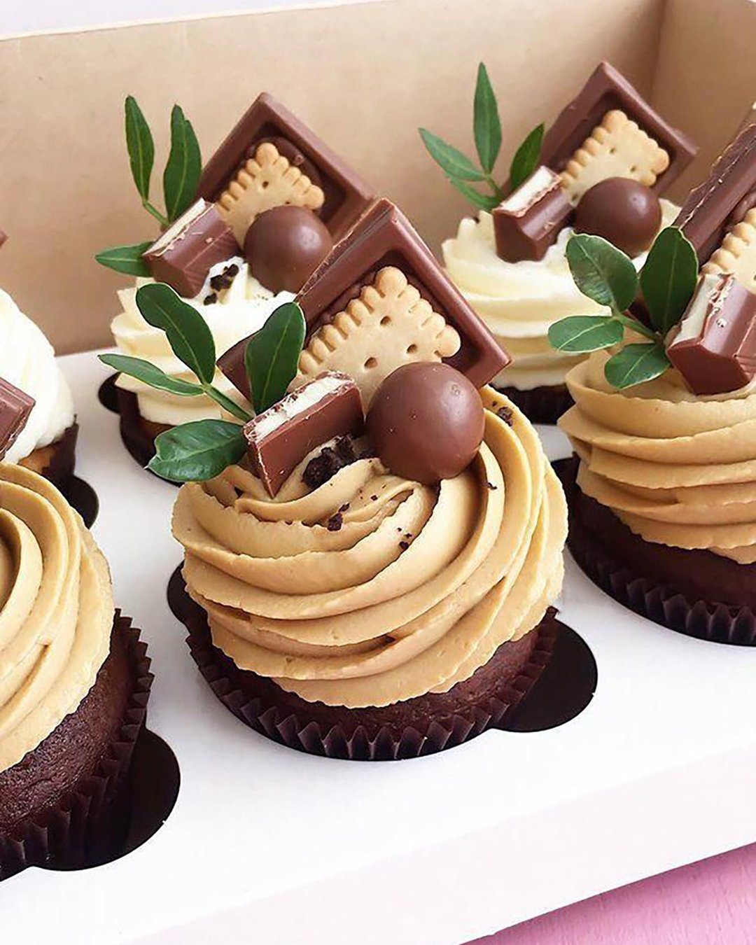 unique wedding cupcake ides with chocolate nayacakes
