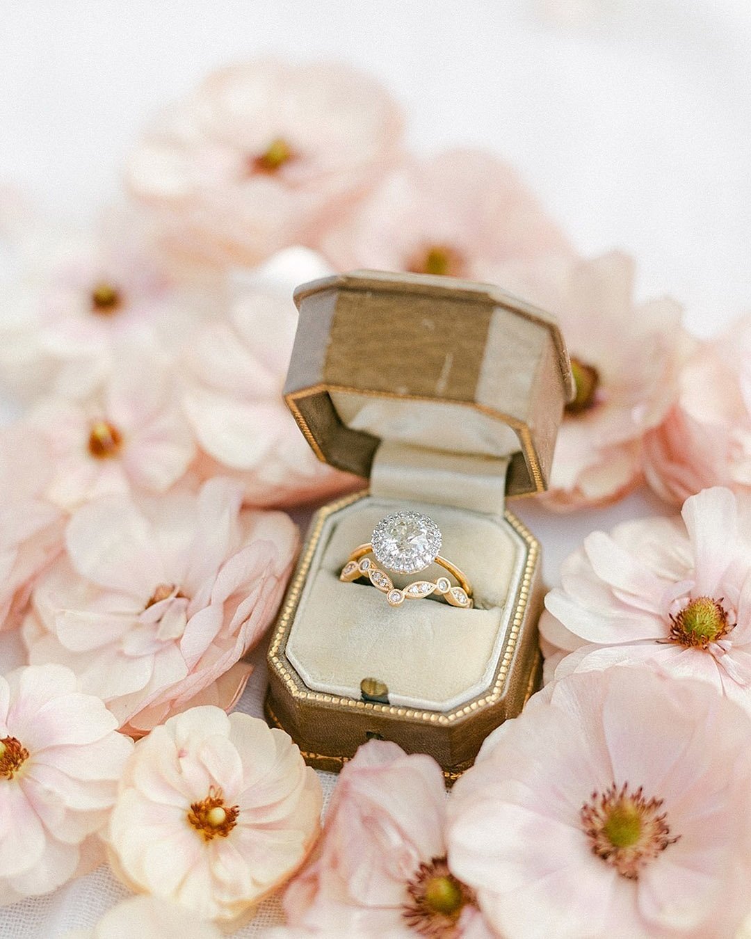 vintage wedding rings round cut diamond halo wedding set