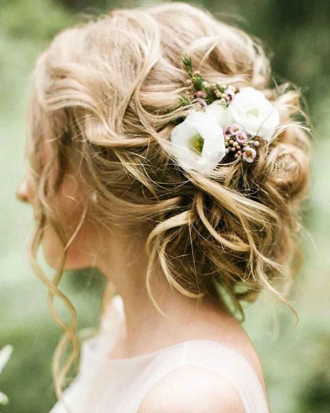 messy bun wedding