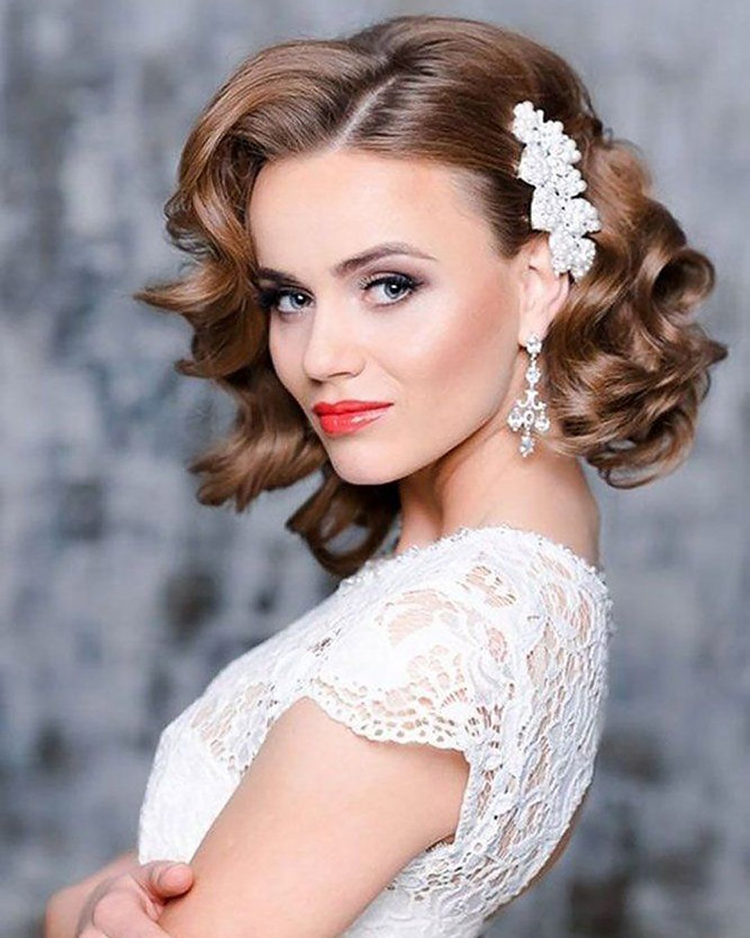 wedding hairstyles for short hair curly bob with side clip elstile
