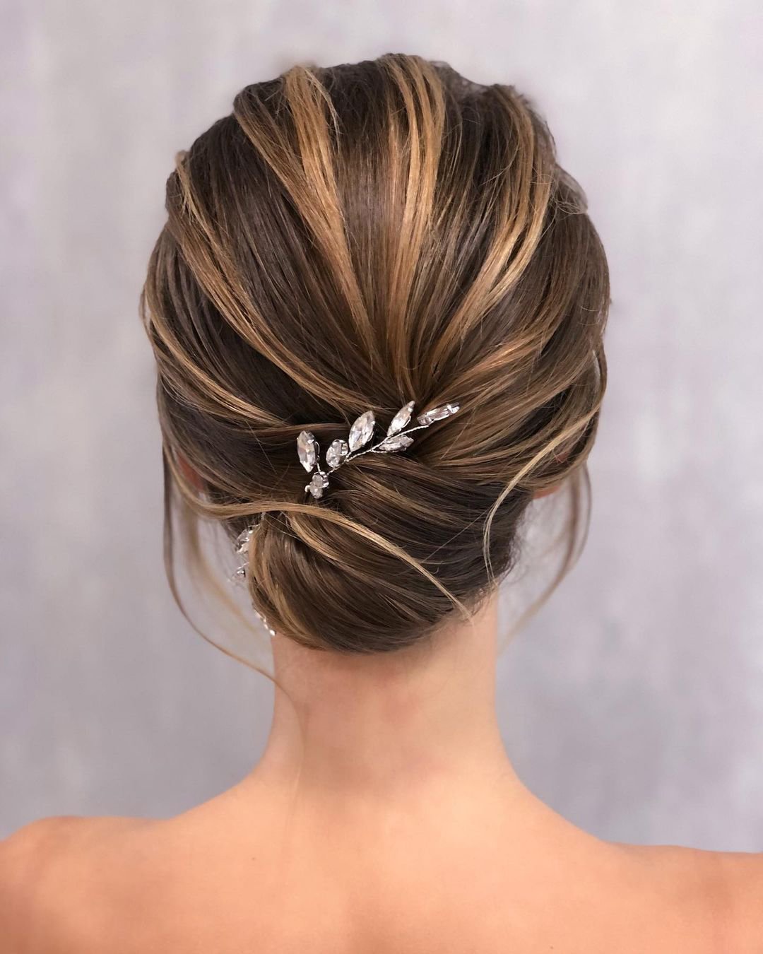 wedding hairstyles for short hair swept low updo xenia_stylist