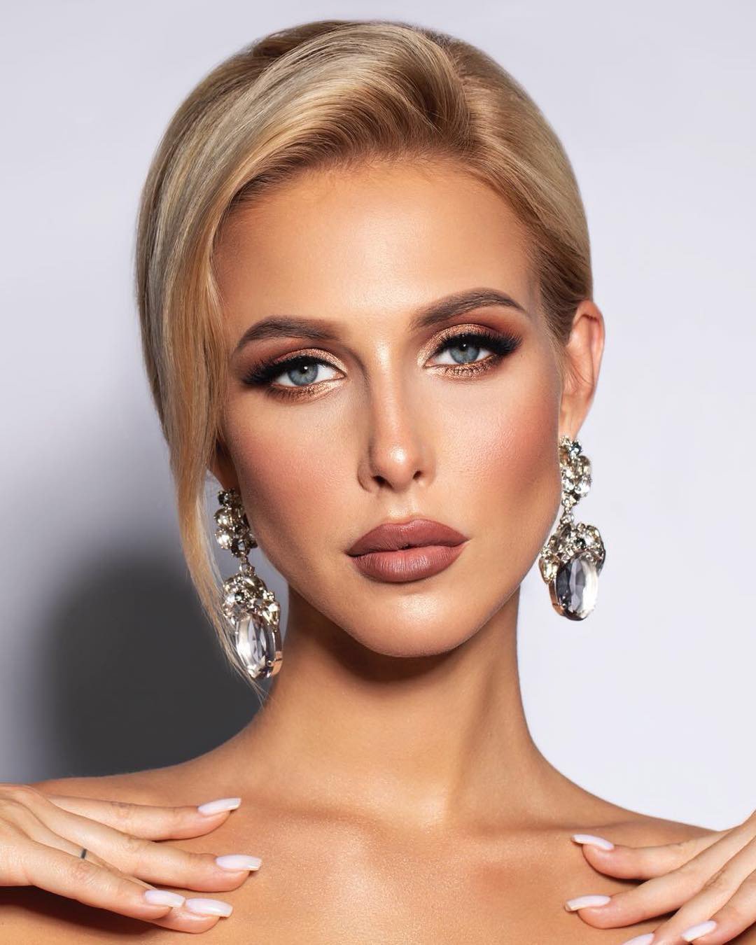 boho wedding makeup bright chic shimmer gold art4studio