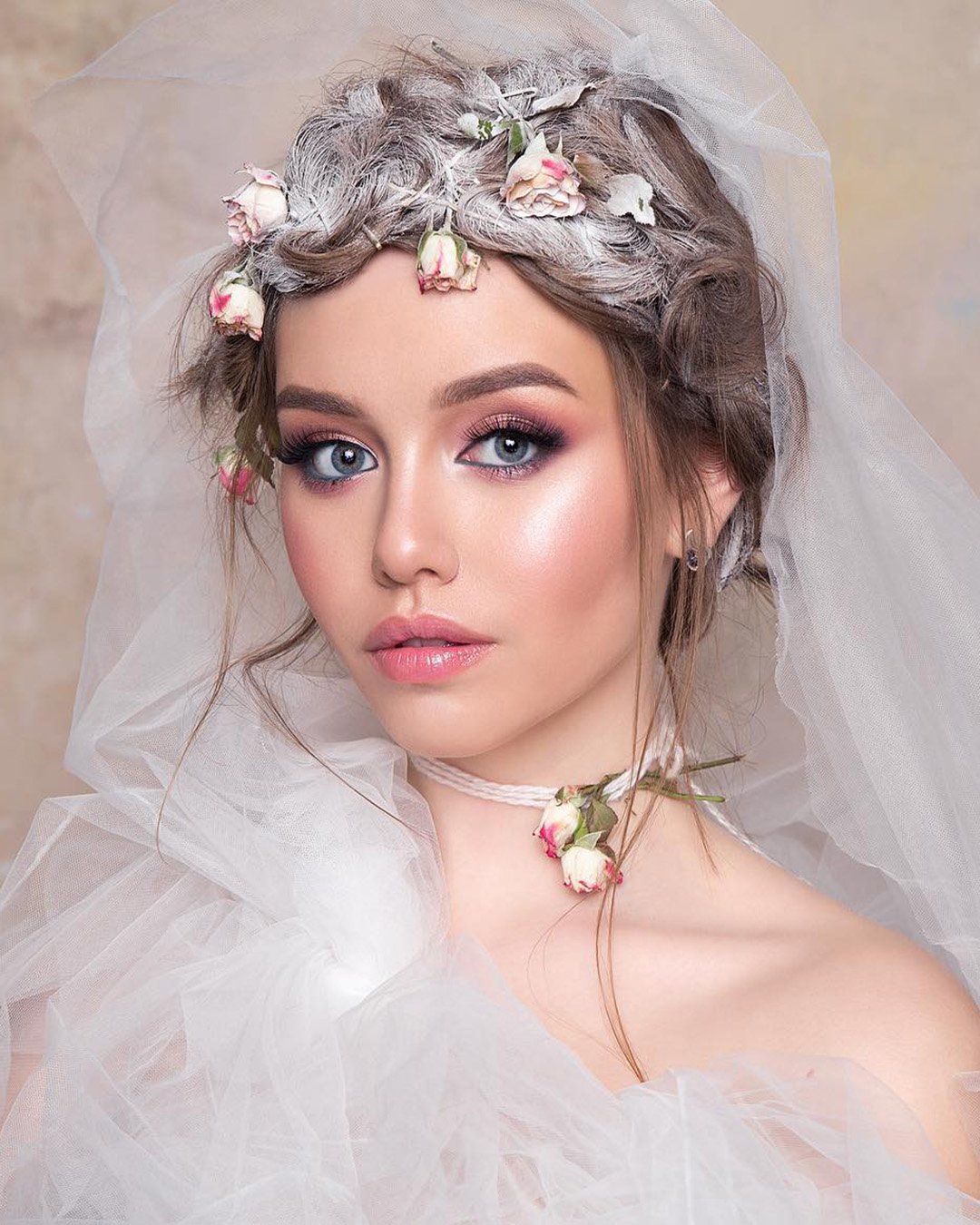 boho wedding makeup fresh pink shades blue eyeliner tominamakeup