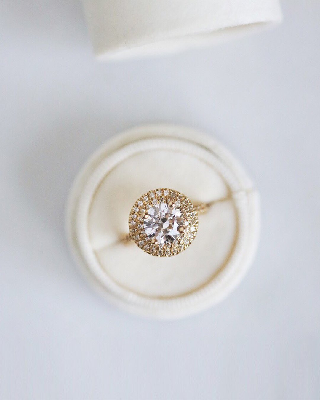 diamond engagement rings halo round cut diamond