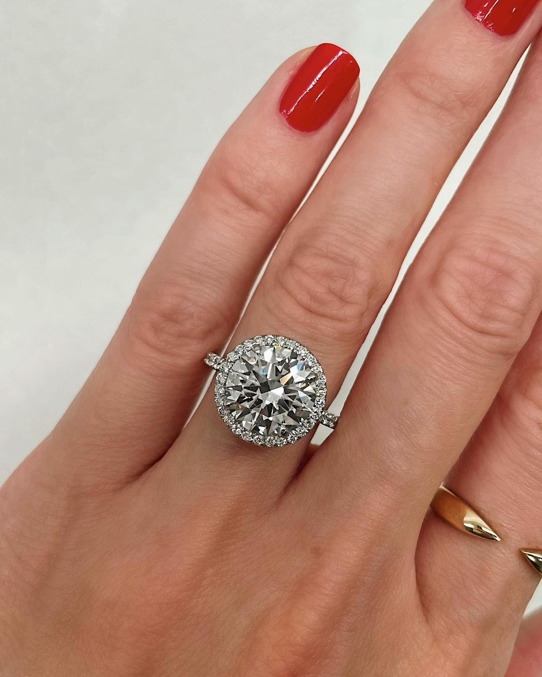 diamond engagement rings halo round cut diamond