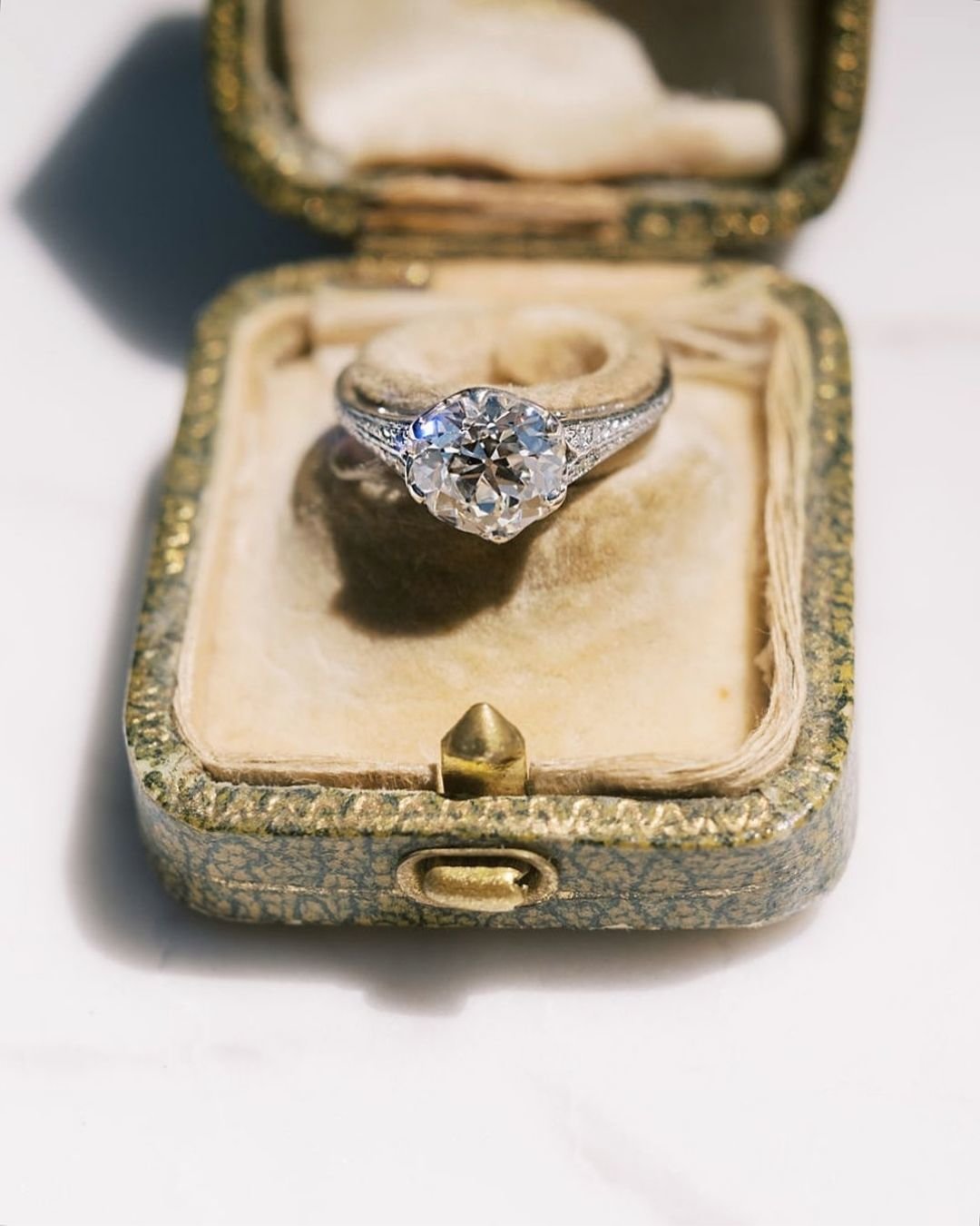 diamond engagement rings round brilliant cut rings
