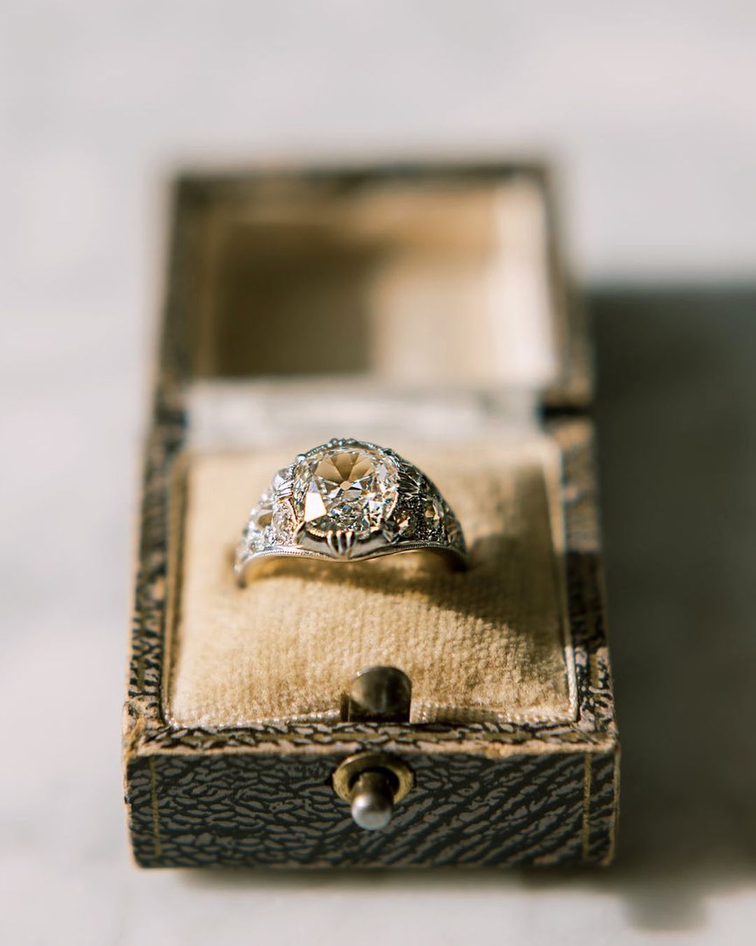 diamond engagement rings white gold vintage