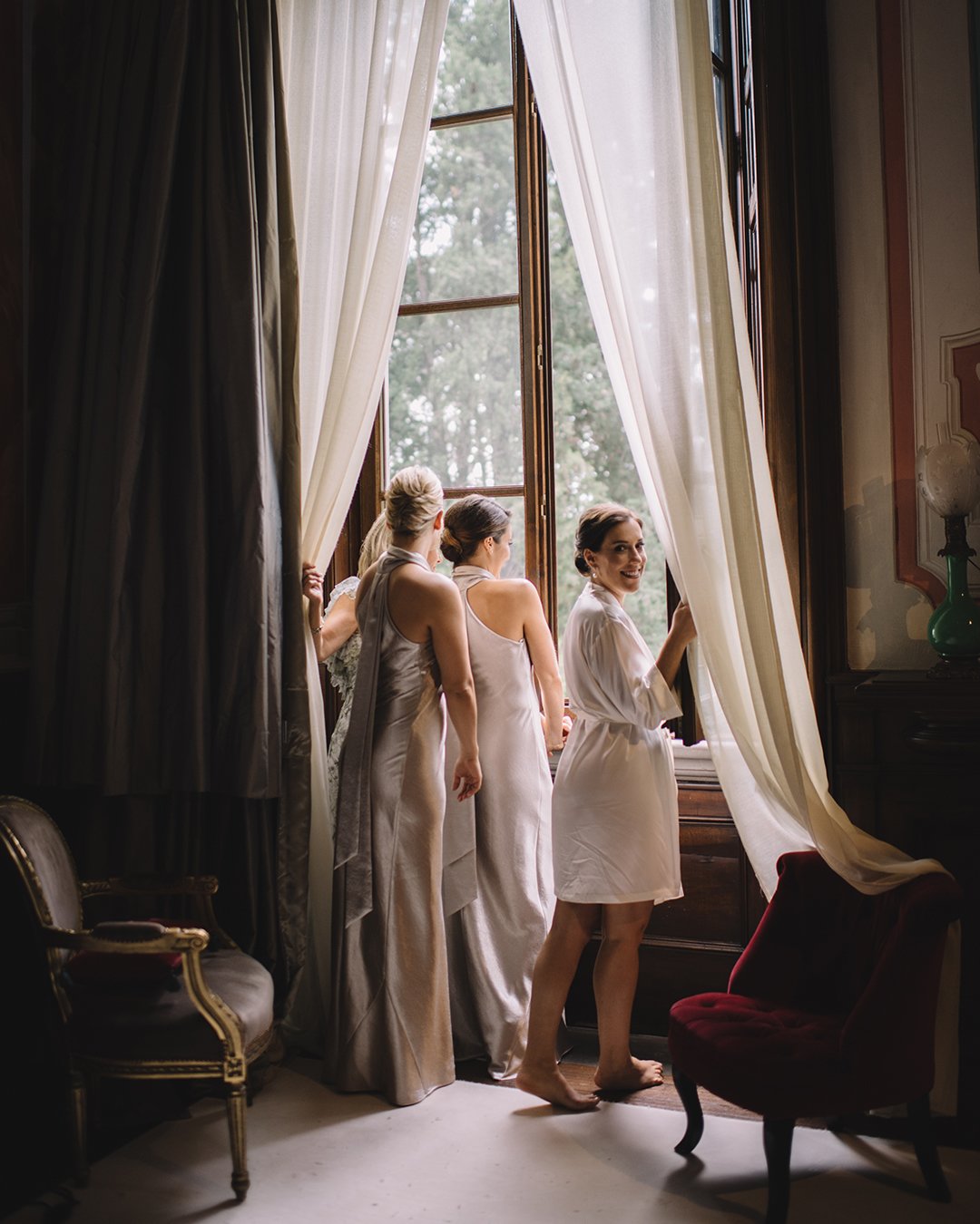 romantic real wedding in florence girls near window