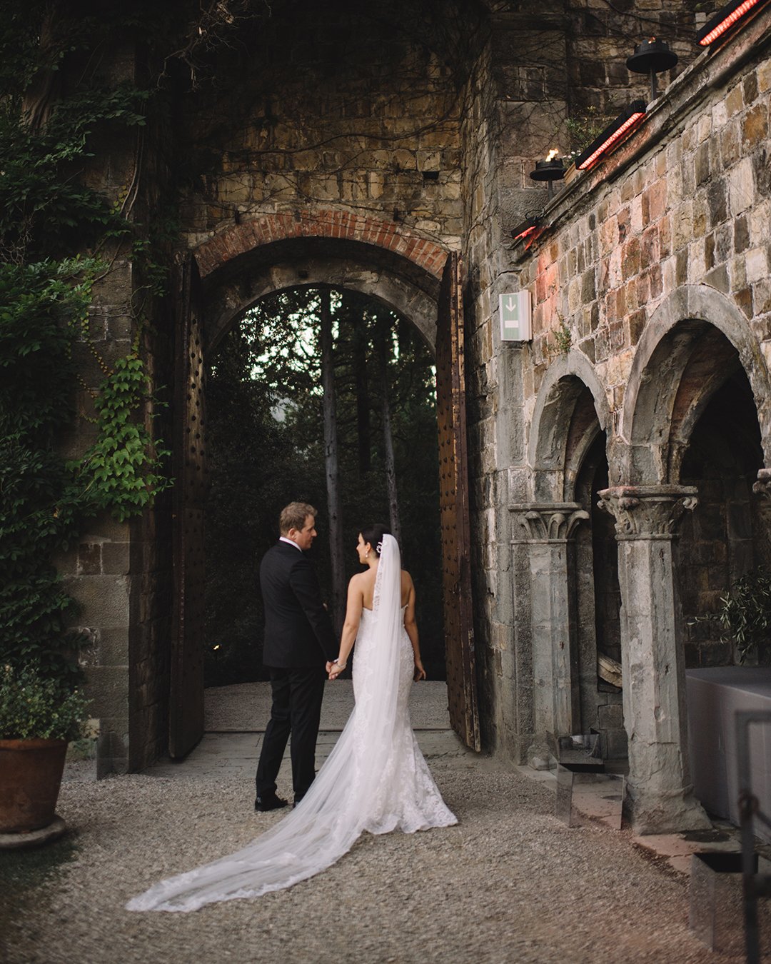 romantic real wedding in florence walk in castle
