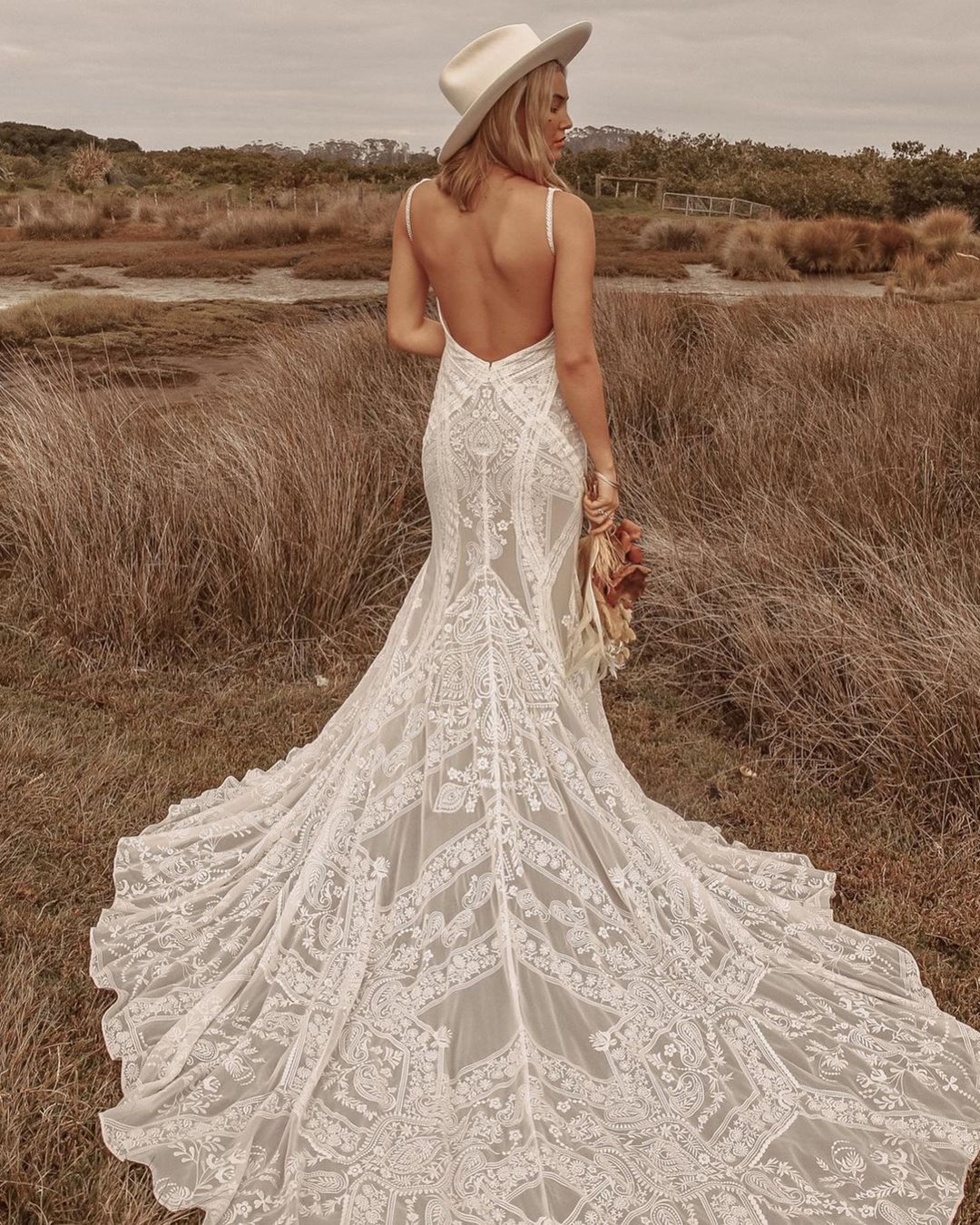 rustic wedding dresses with spaghetti straps backless lace barn ruedeseine
