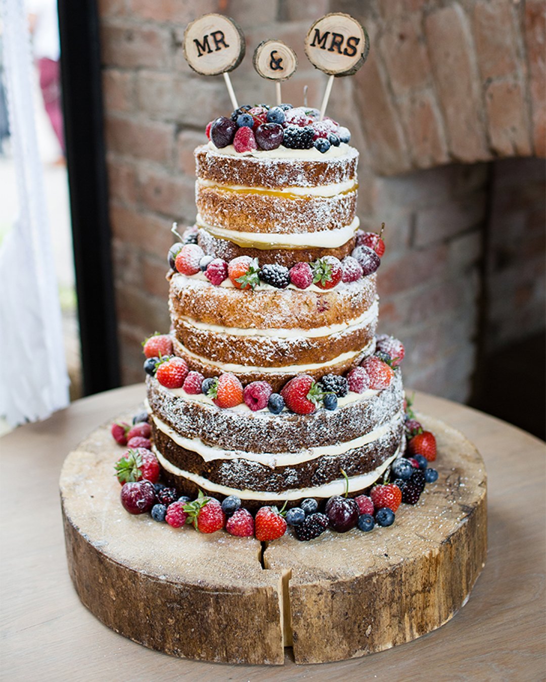 small rustic wedding cakes small burlap cake