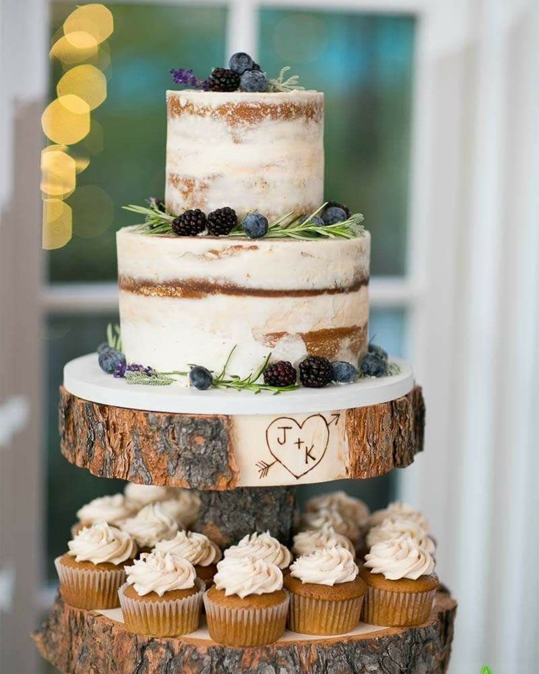 small rustic wedding cakes small tasty cakes with cupcakes