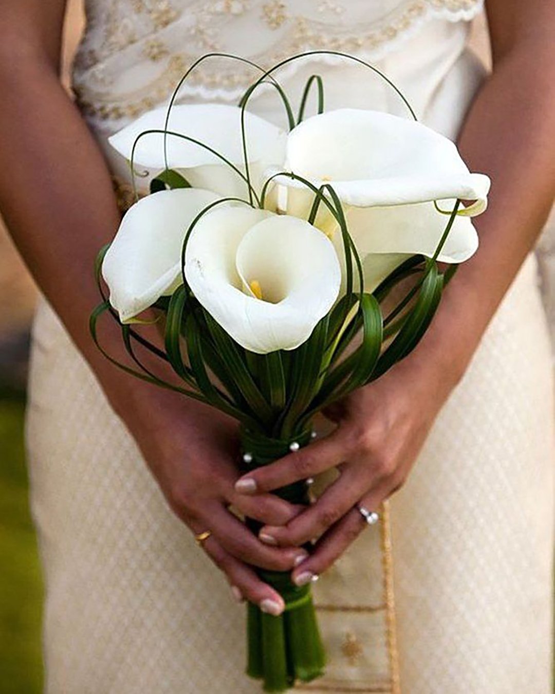 wedding bouquet ideas chic and stylish lilias wedding bouquet micsmithphotography