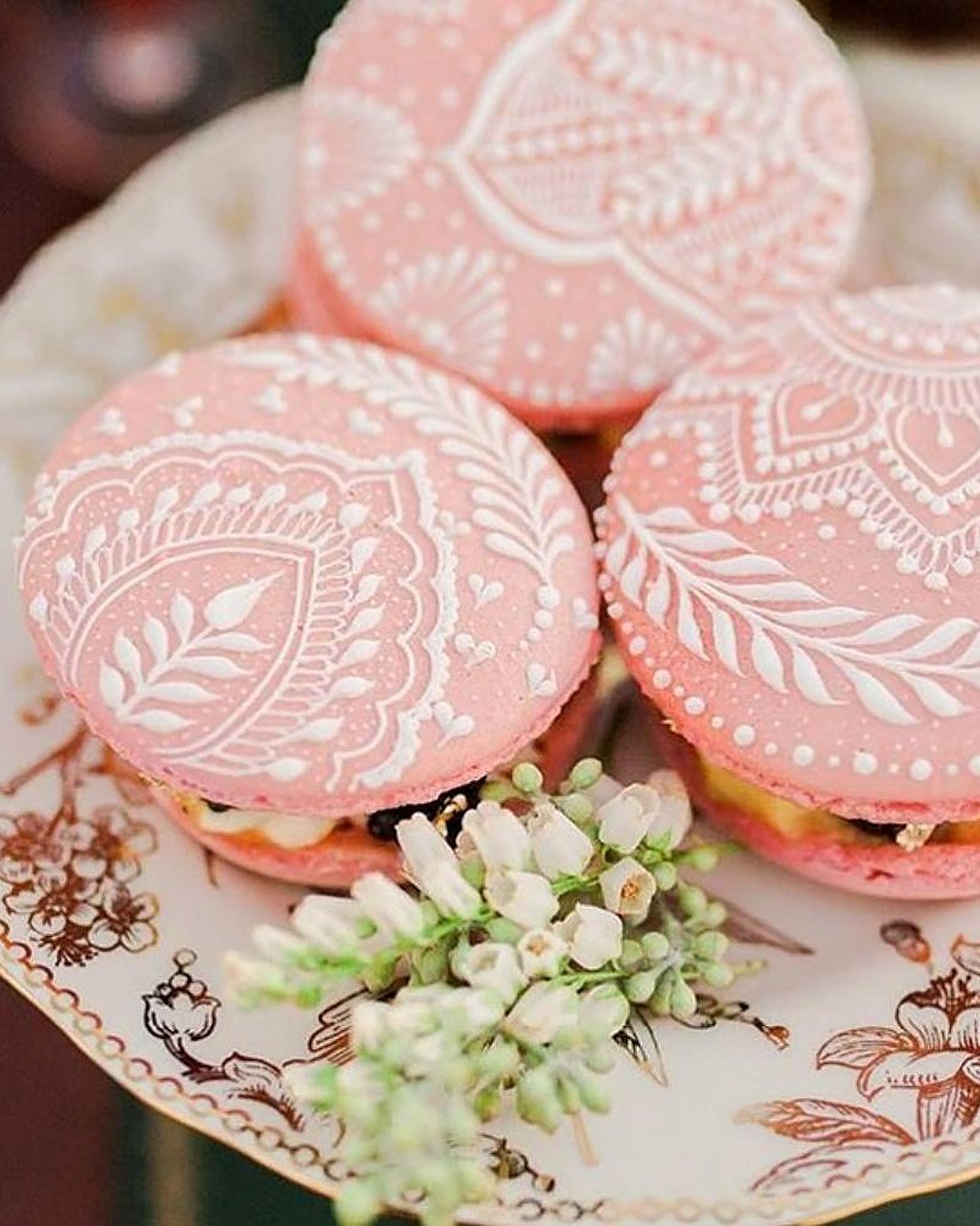 wedding cake cookies pink bohemian macaroons radostina.photography