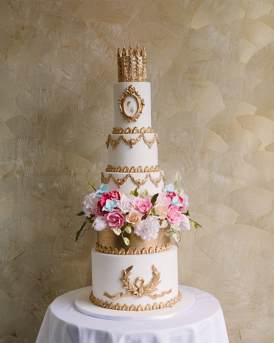 wedding cake trends Gold details grand wedding cake Elizabeths Cake Emporium