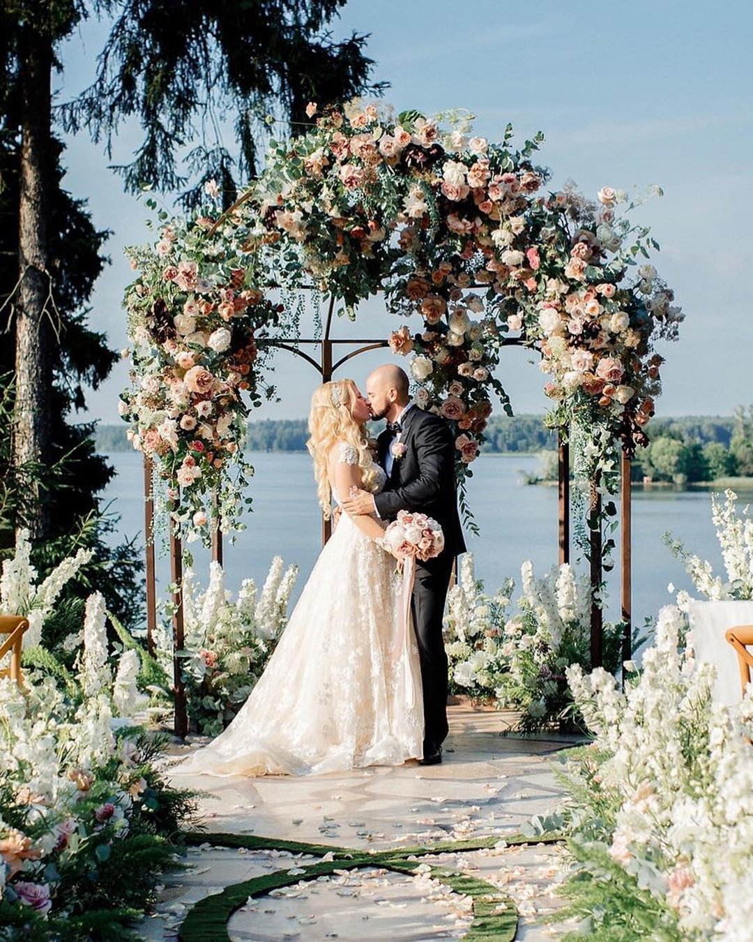 wedding ceremony decorations groom and bride summer altar lattedecor via instagram