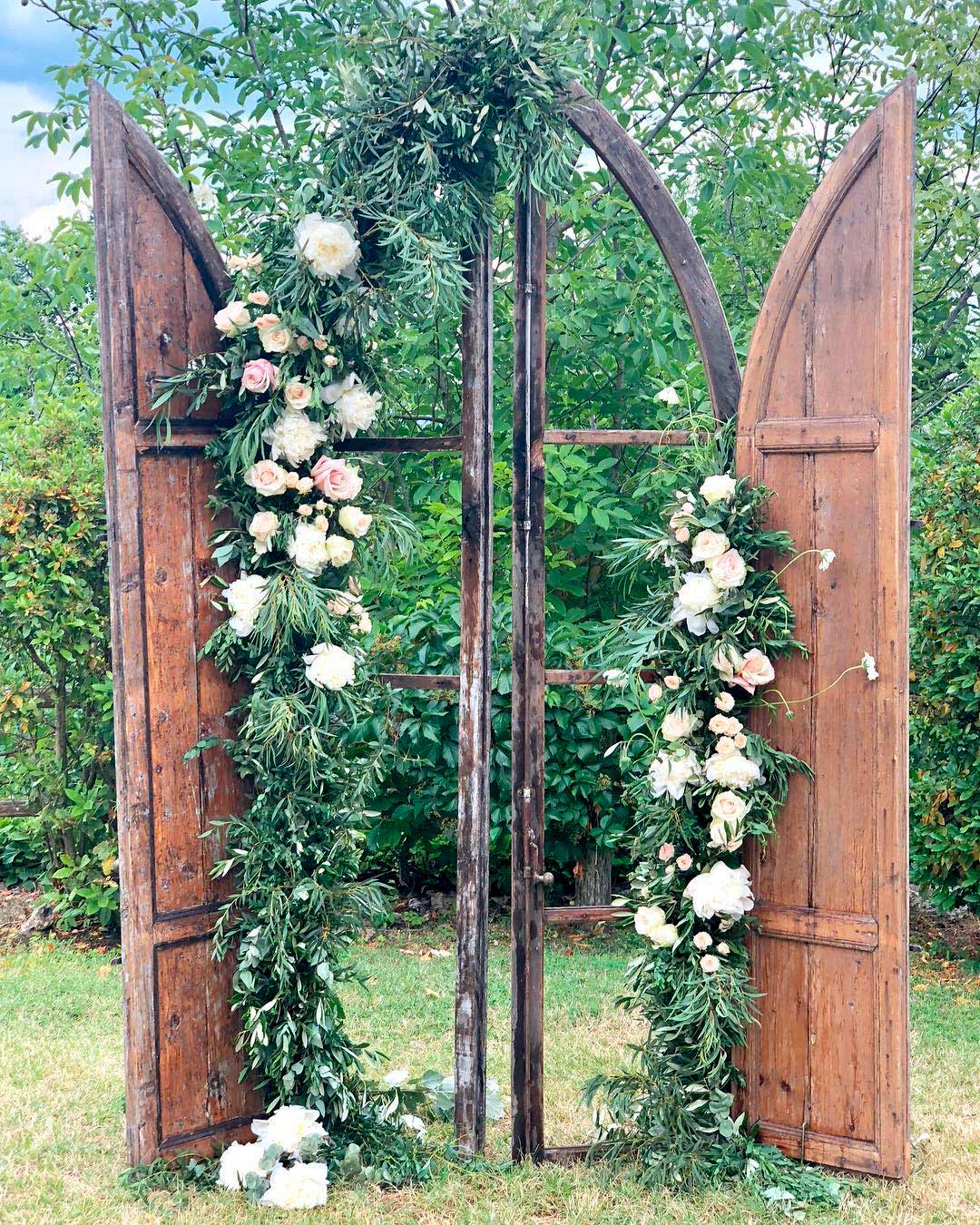 wedding decor trends wood greenery old door