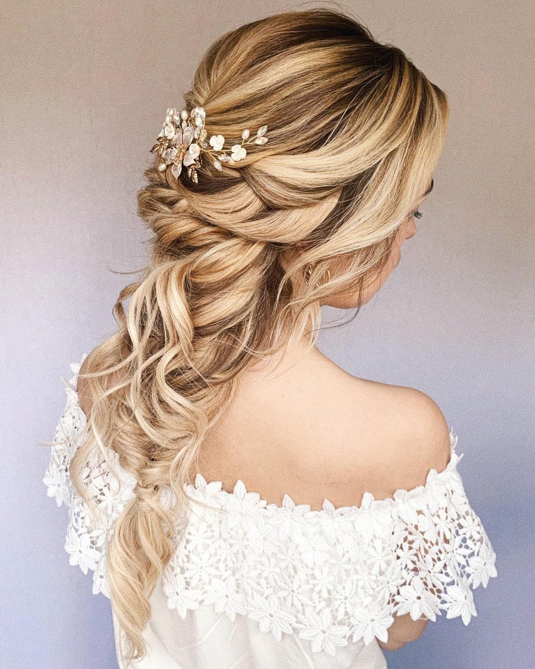 wedding hair trends cascading messy braid with hairpin bridal_hairstylist
