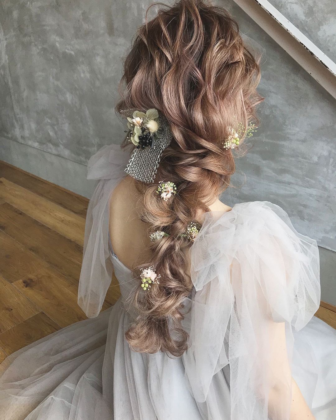 wedding hairstyles with flowers wavy curly hair braid hikaru_jilljanne